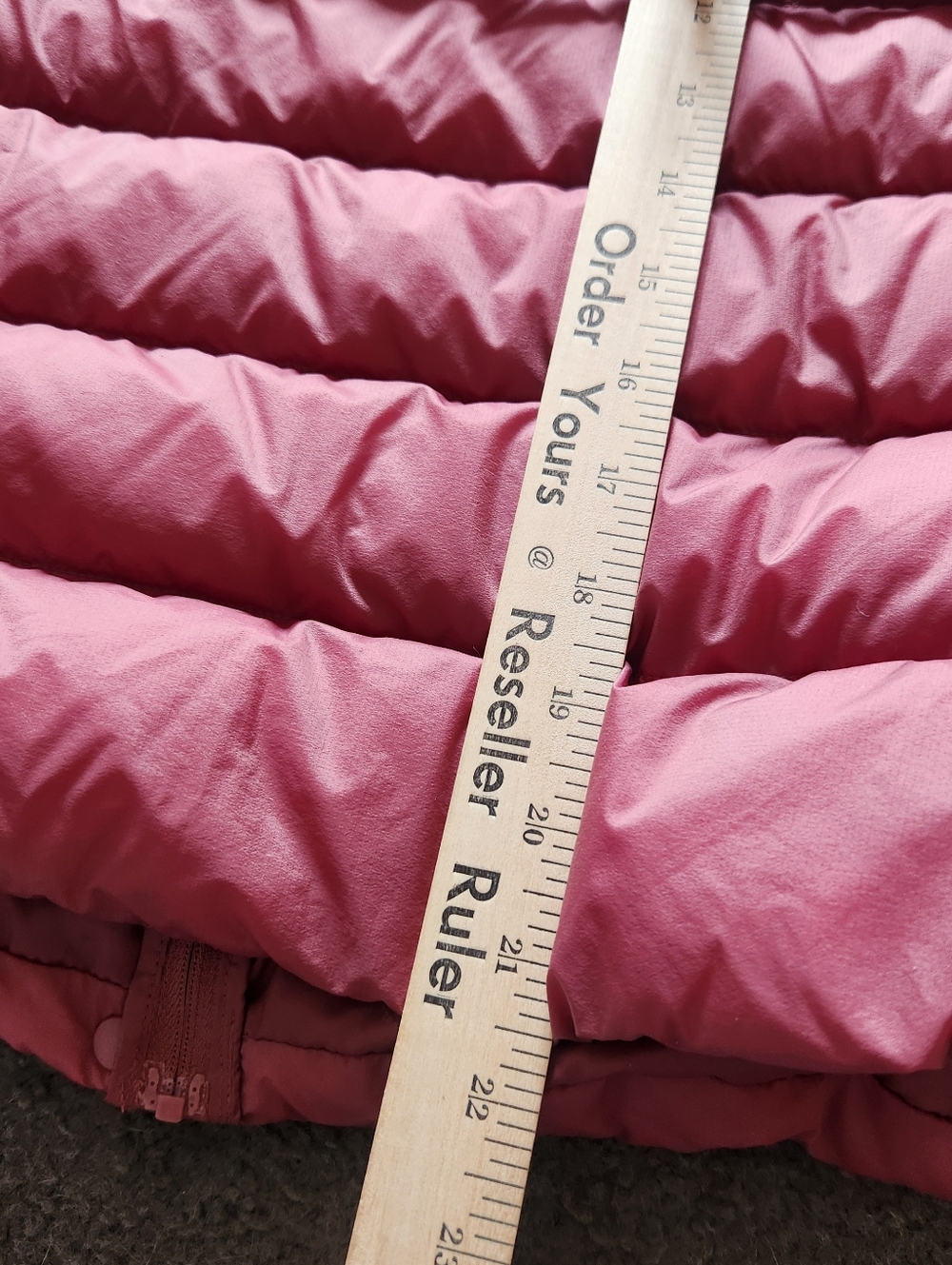 UNIQLO Women’s Puffer Jacket Extra Small Pink Quilted Ultra Light Down Packable - Picture 10 of 10